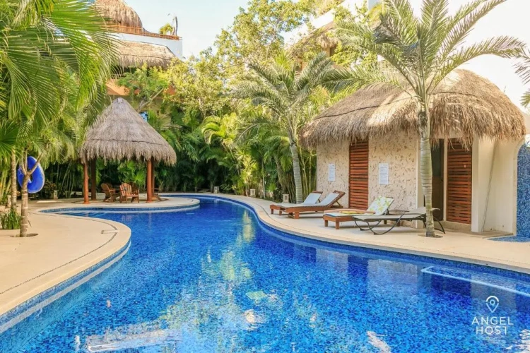 Apartment with pool view