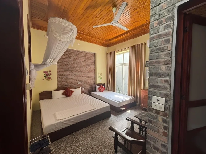 Deluxe Triple room with pool view