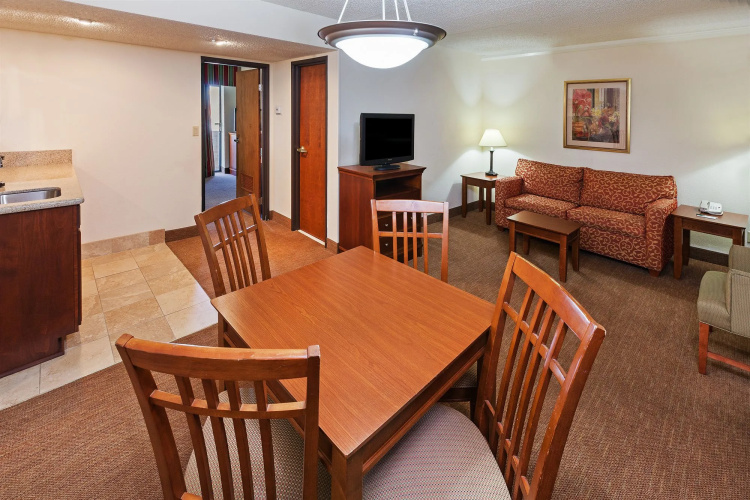 Tulsa Square Hotel Central, I-44 By OYO
