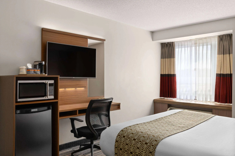 Microtel Inn & Suites By Wyndham Kirkland Lake photo 8