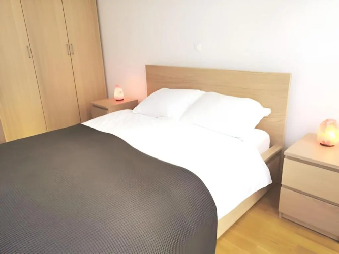 Izzy - 5 min walk from the main square