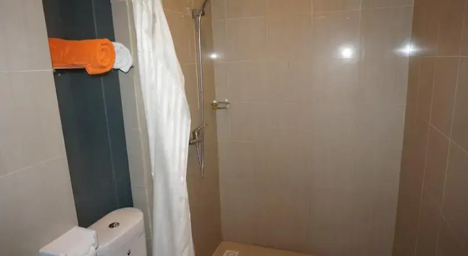 Ekon Hotel