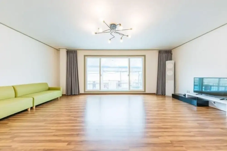 Standard Basement room