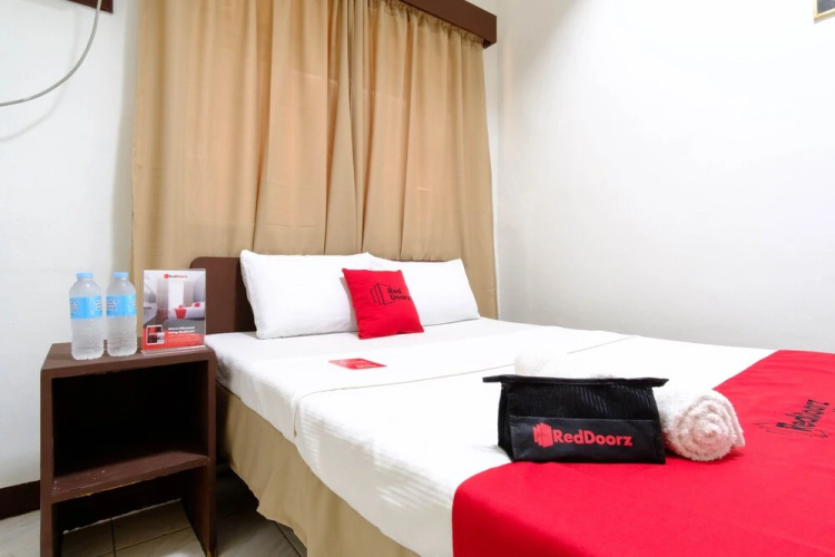 Reddoorz @ Ramos Lacson Street