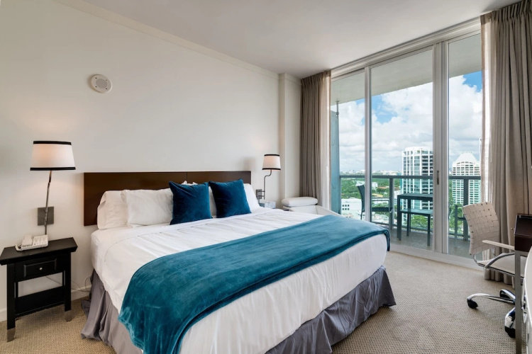 Ocean, Marina & City View Studio + Balcony #1