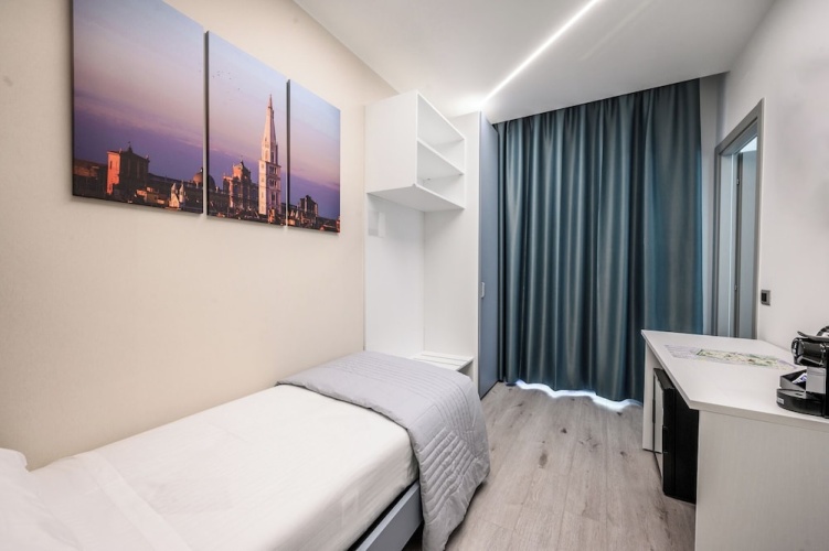 Classic Single room with balcony and with courtyard view