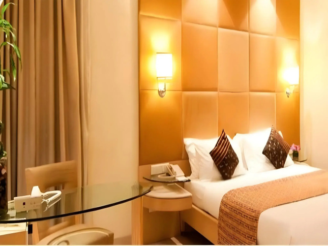 Ascot Hotel