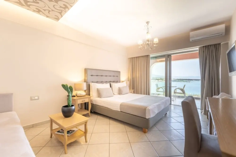 Deluxe Double room with balcony and with sea view