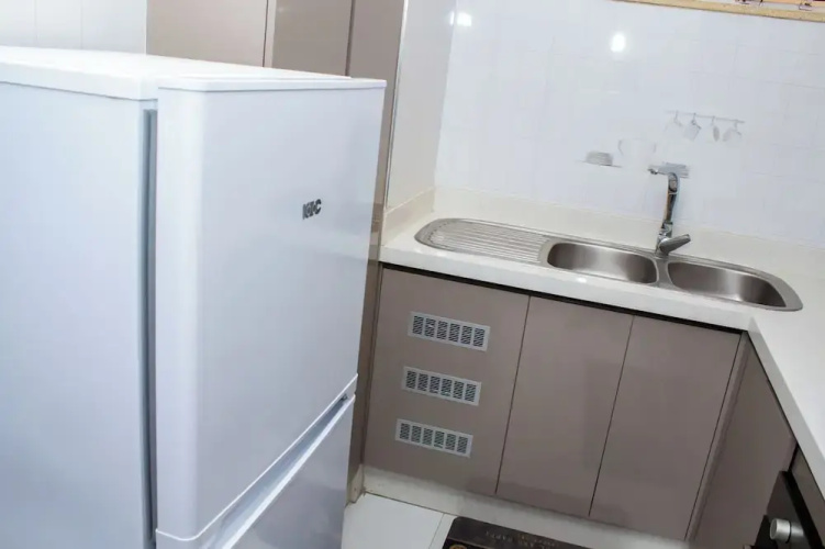 Apartment Sleeps 4, 2 Baths, Free Parking