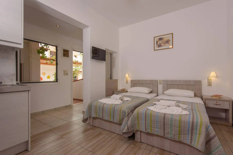 Nikos Hotel