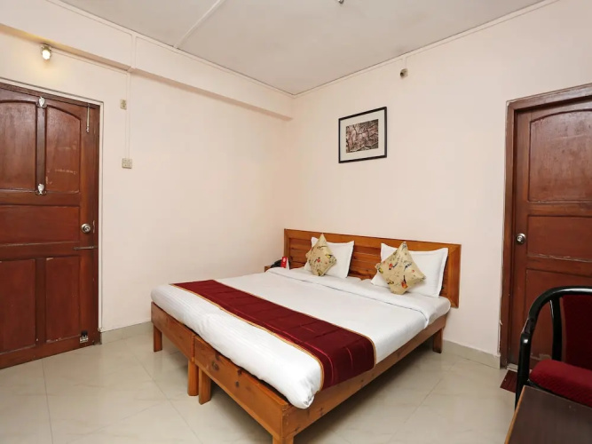 OYO 4740 White Orchid