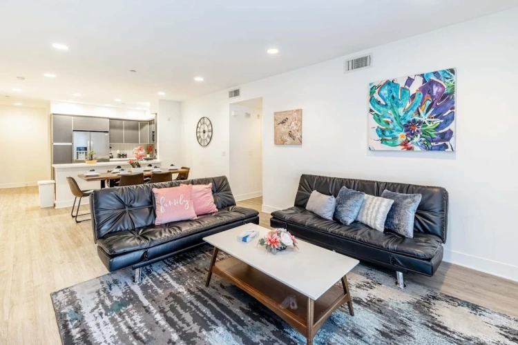 3 Bedrooms Apartment