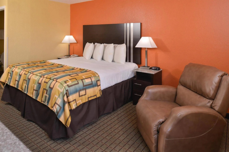 Douglas Inn And Suites