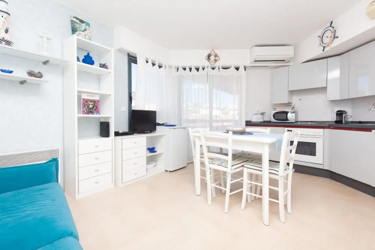 Vaneau Mediterranean Apartment