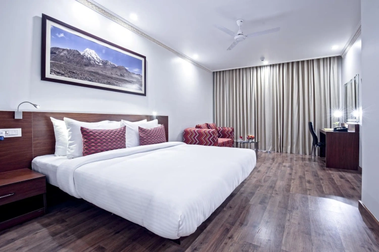Superior room with city view