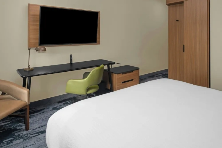 Standard Double room with city view