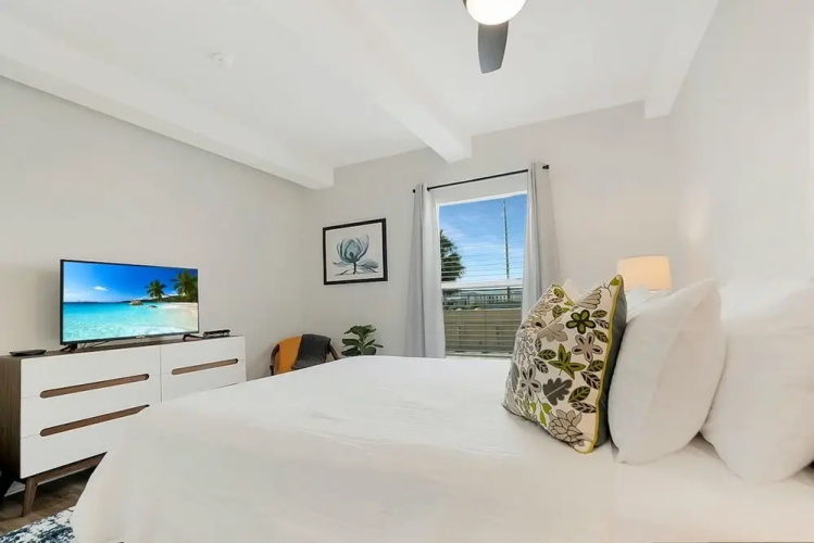 2 Steps to Ice Plant Apt in Downtown St Aug