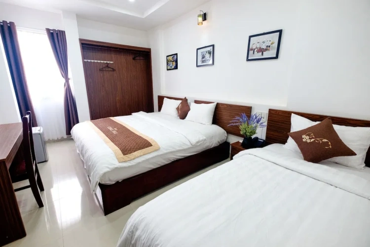 Standard Triple room