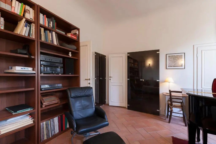 Grand Piano Apartment