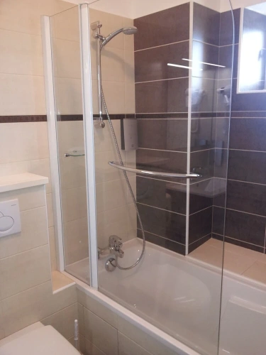 Standard Twin room with harbour view