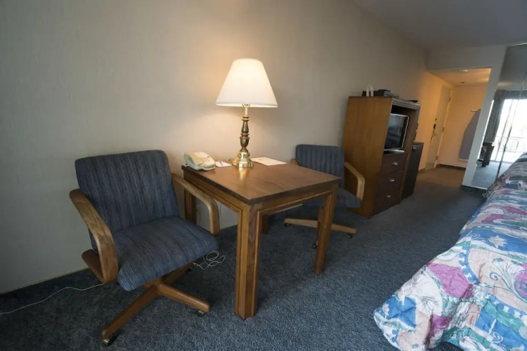 Flagship Inn