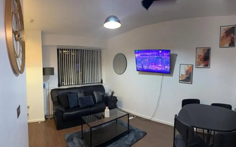 Spacious 3-br Apt in Central, Birmingham