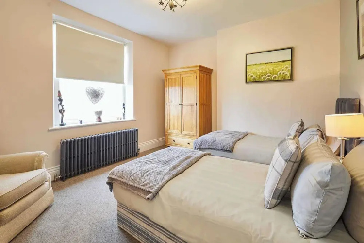 Mount Cottage, 5-beds, Sleeps 10, Pet Friendly