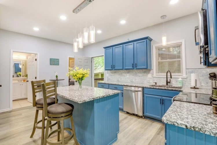 4 Bedrooms Cottage
