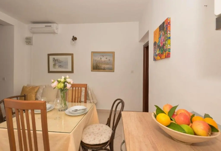 2 Bedrooms Classic Apartment with balcony