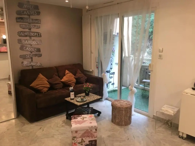 Deluxe Studio