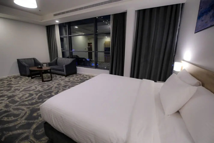 Laten Suites Al Salim Plaza