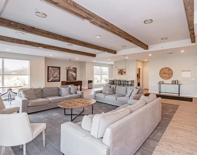 3 Bedrooms Apartment