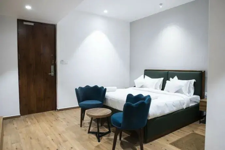 Lux 9 Suites And Studios