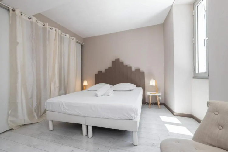 Amazing 3 Bdrs And Garden Place du Pin Parking !