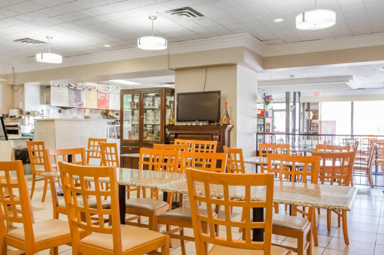 Quality Inn Toronto Airport photo 25