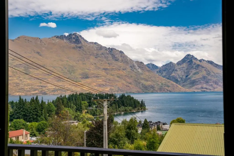 Town Centre Location With Stunning View - Unit 8