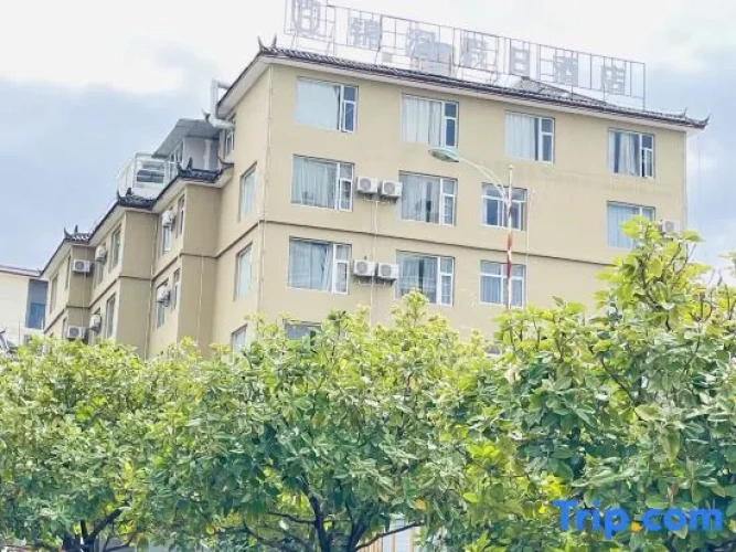 Lijiang Jinrun Holiday Hotel (Gucheng Grand Waterwheel)