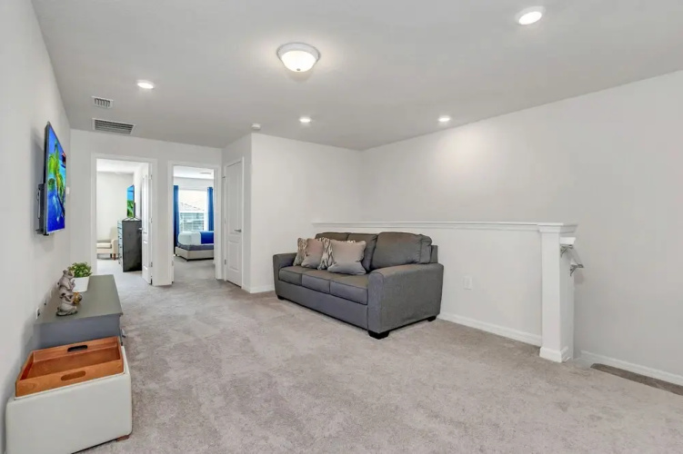7439 Oakmoss Loop