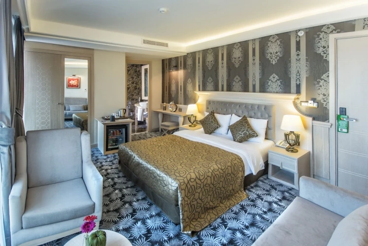 Deluxe Double room with city view