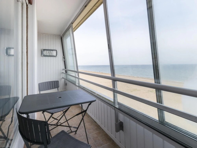 Charming Apartment in Courseulles sur Mer Near Seabeach