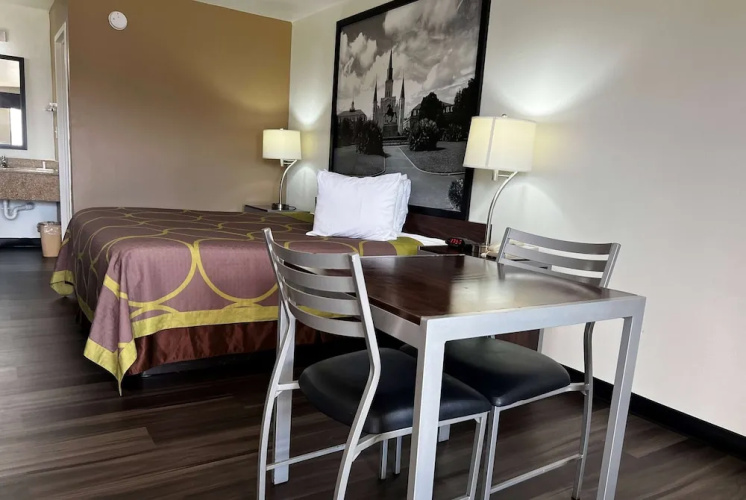 Super 8 Slidell