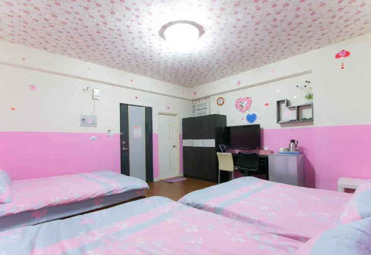 Fengchia Holiday