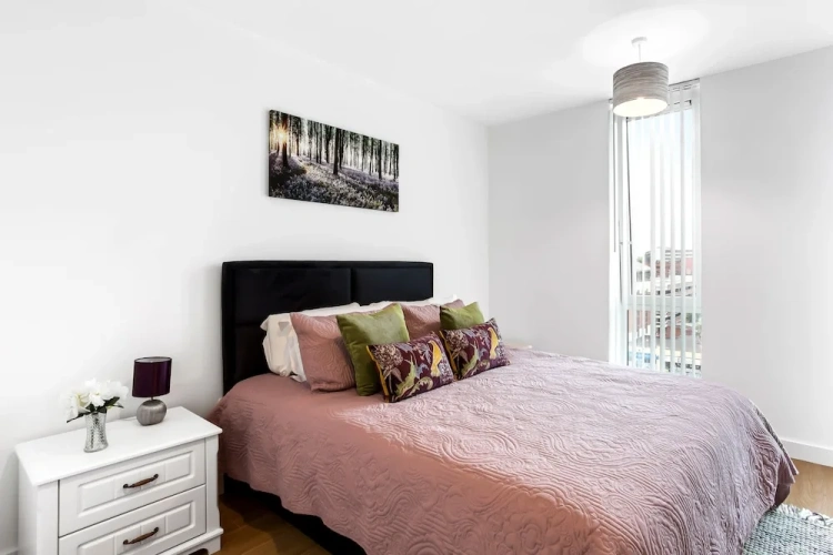 2 Bedrooms Luxury Apartment with city view