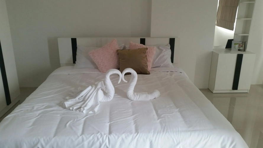 Trio Gems Condo Beach