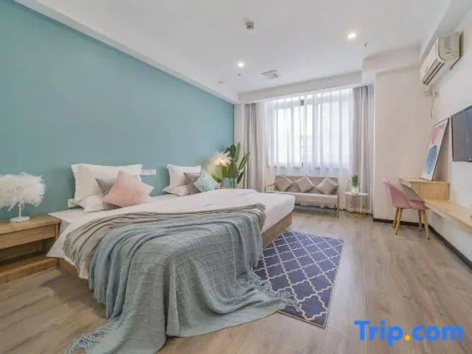 Standard Double room with street view