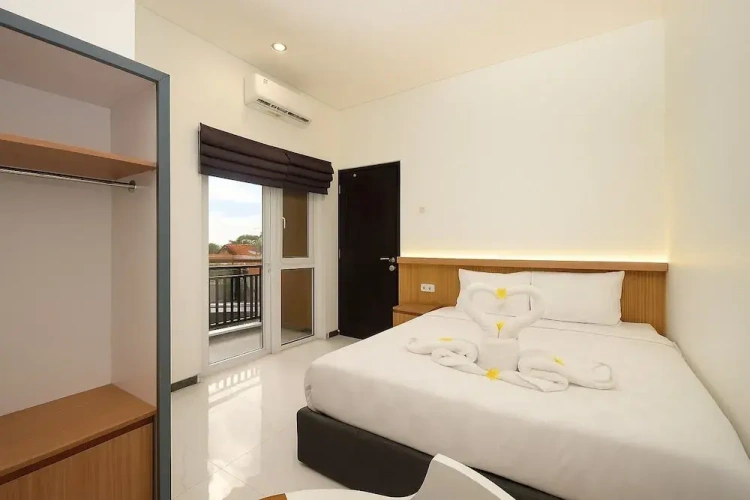Deluxe room with balcony and with city view