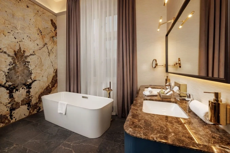 1 Bedroom Royal Suite