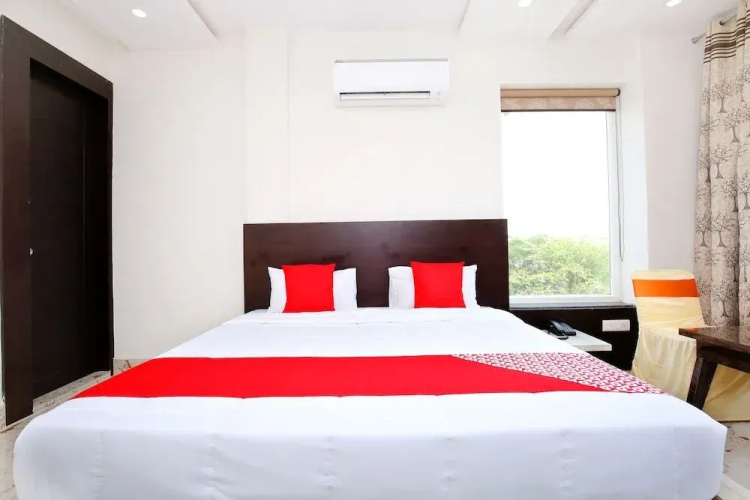 Hotel Grand Taj By OYO Rooms