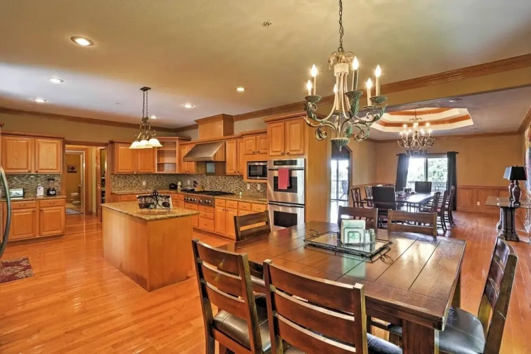 4 Bedrooms Cottage