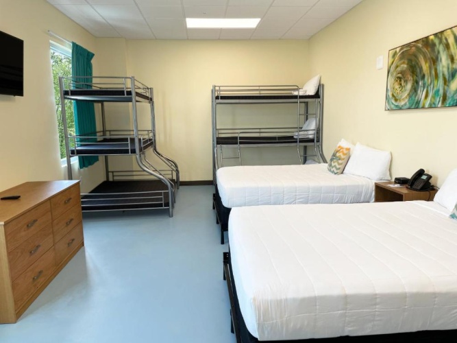 Standard Sextuple Family room